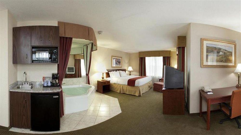 Holiday Inn Express Hotel & Suites Franklin-Oil City Cranberry Exterior foto